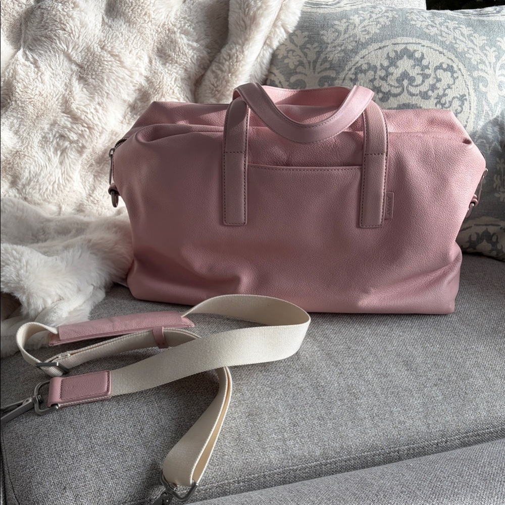 Away travel everywhere bag in blush pink